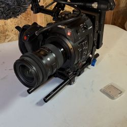 Canon C200 Cinema Camera with Sigma 18-35mm 1TB Cfast 2.0 Rode Mic