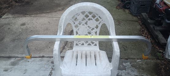 LADDER STANDOFF