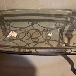 Coffee table & end table great condition 