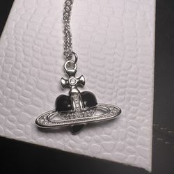 Women Vivienne Westwood Black Saturn Pendant Heart Necklace (Retail $350)