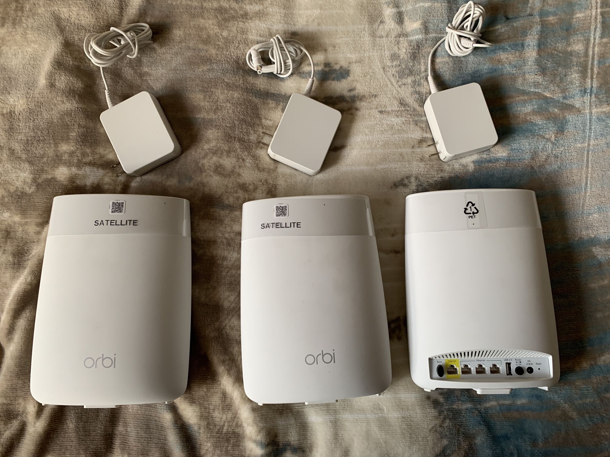 Orbi Tri-band Mesh Network RBR50 router and 2 RBS50 satellites