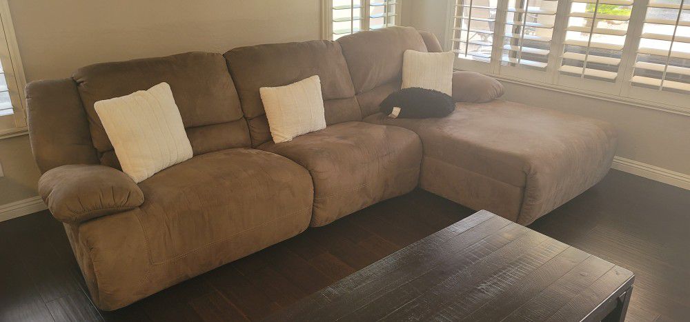 Couch  With Recliner And Chaise.