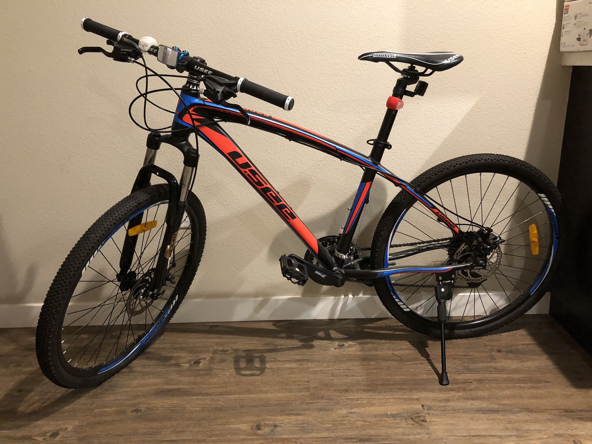 USEE 6300 mountain bike - brand new, used for 2 weeks