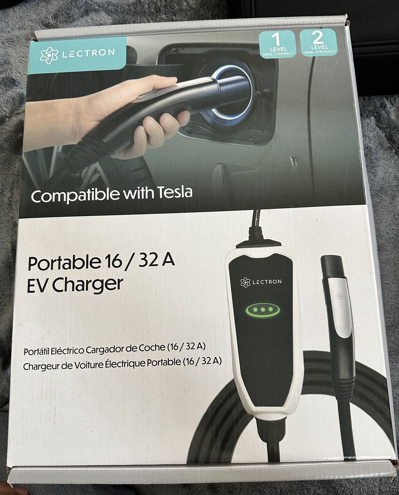 BRAND NEW LECTRON PORTABLE 16 /  32A EV CHARGER, COMPATIBLE WITH TESLA