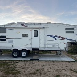 5th Wheeler 2005 Keystone RV