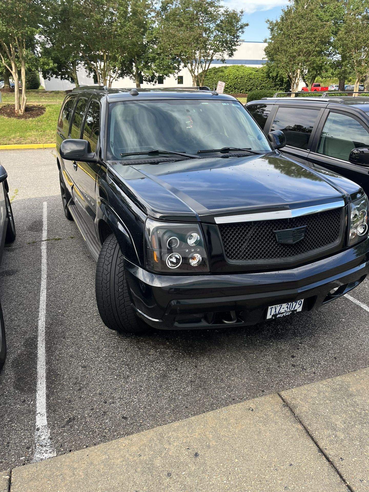 D Le2002 To 2005 Cadillac Escalade LED Halo Black Housing Headlights And LED Black Emblem