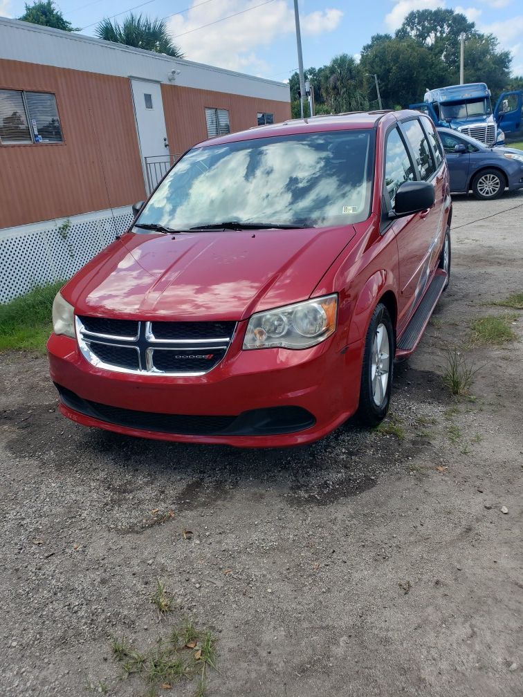 2013 DODGE GRAND CARAVAN HANDYCAP VAN