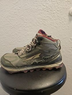 Altra Womens Lone Peak 4 Mid Hiking Shoes