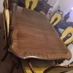 DREXEL HERITAGE DINING  TABLE & 6 CHAIRS 