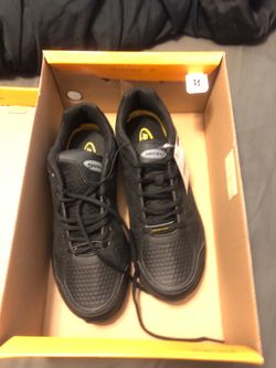 Non slip work shoes