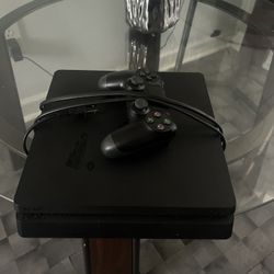 PlayStation 4 Slim 