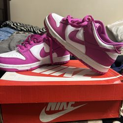 Nike dunk low Size 5.5Y