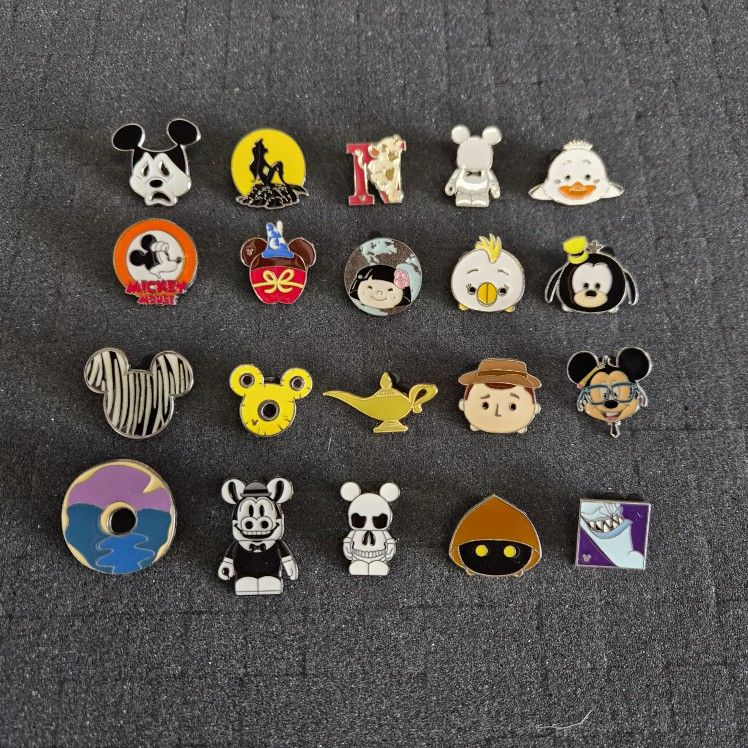 20 Disney trading pins lot set.Tradeable at all disney parks.