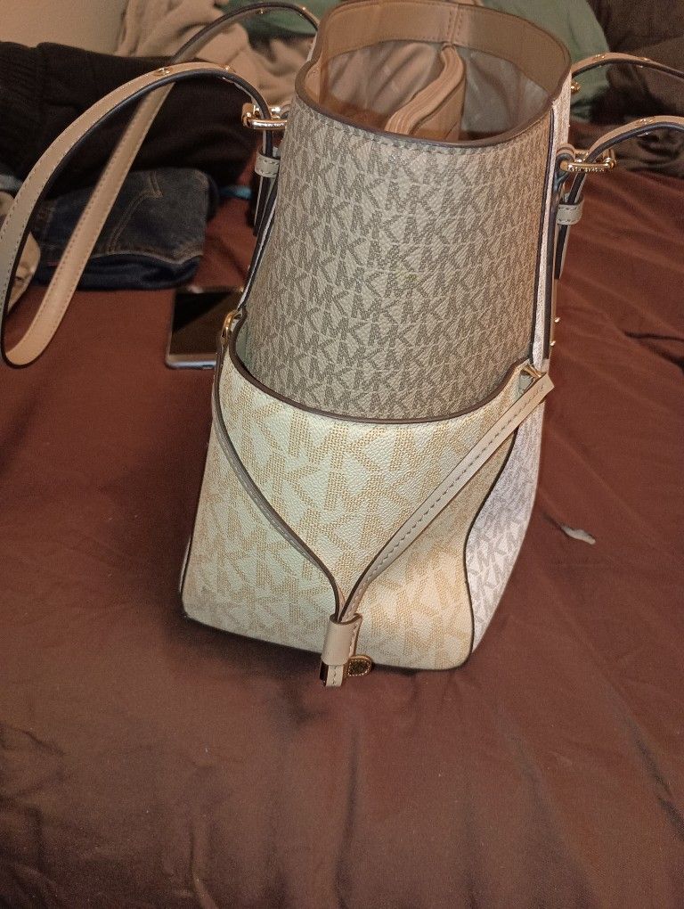 Michael Kors Purse Brand New .