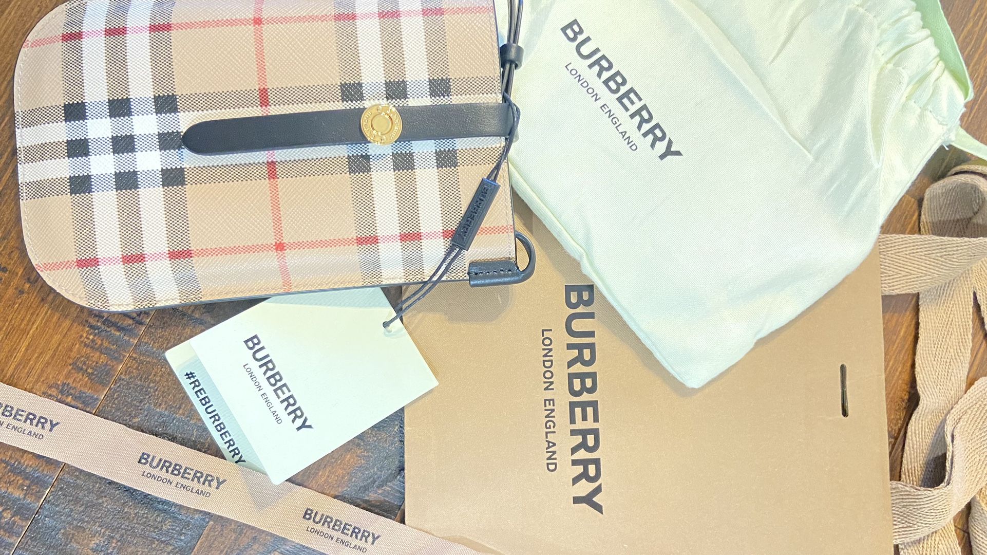 Brand NEW Burberry Purse 