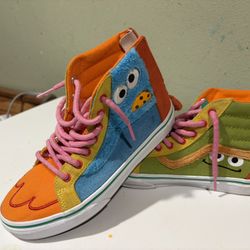 Vans x Sesame Street Sk8-Hi Zip sneaker, kids size 3