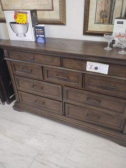 Dresser