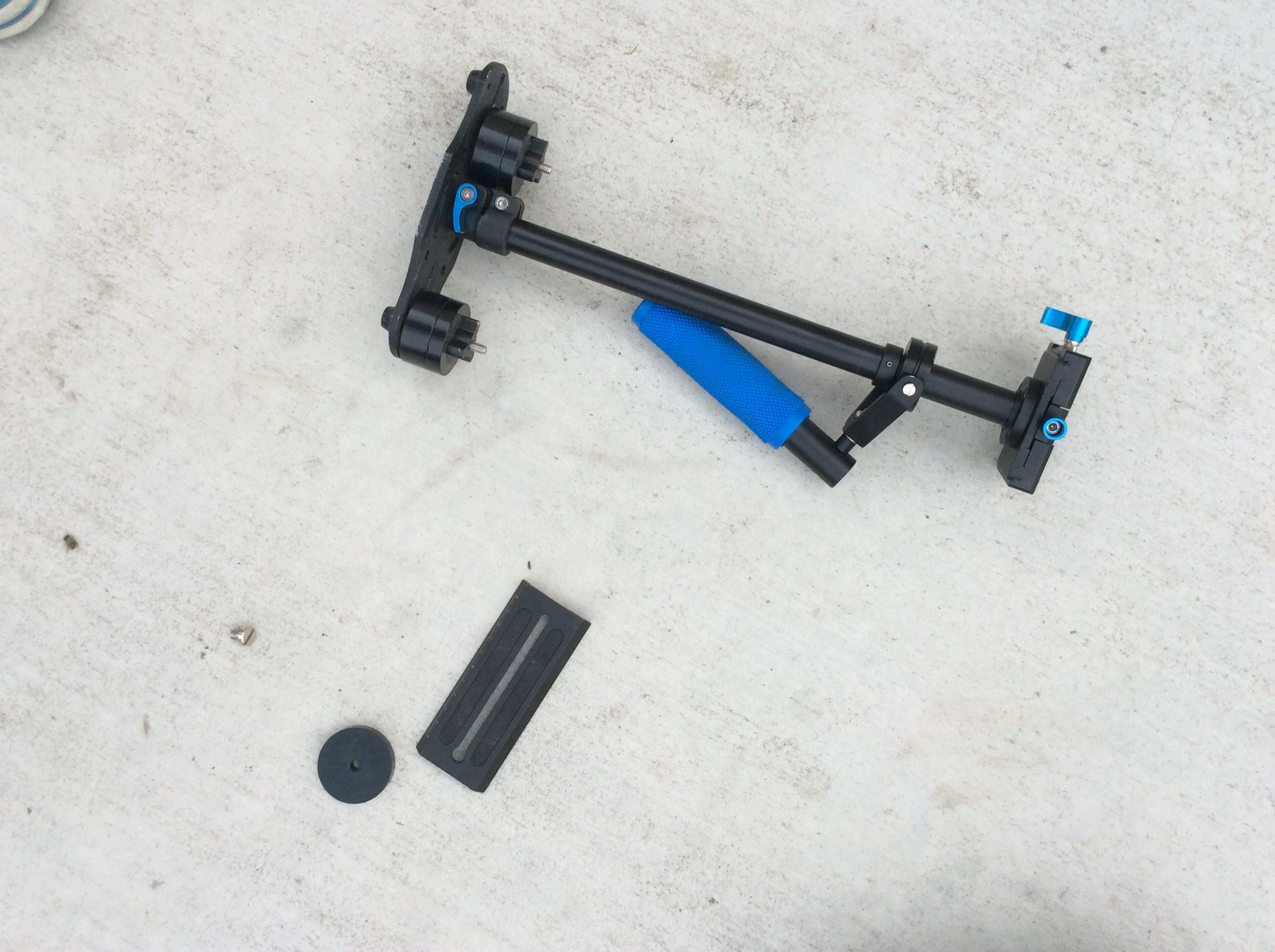 NEEWER HANDHELD STABILIZER