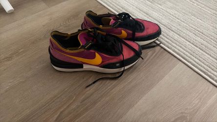 Nike Low-Top Sneakers Pink Black Gold