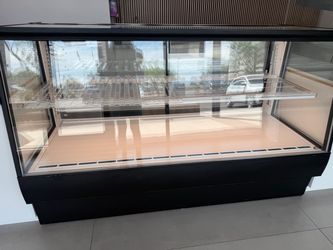 Refrigerated bakery/salad/sandwich Display case 59’
