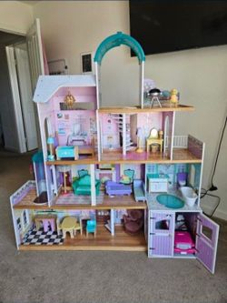 Barbie doll house