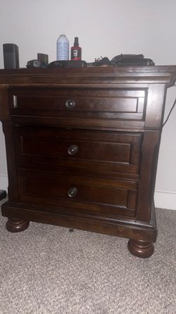 Dresser brown