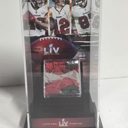 Tampa Bay Buccaneers Authentic Super Bowl LV Game used confetti + Display Case