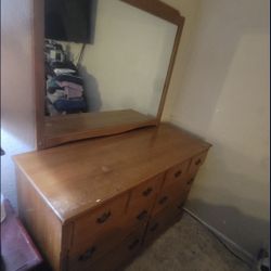 Dresser With Mirror