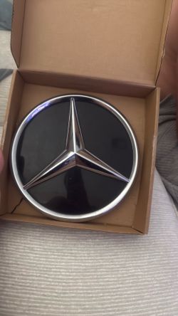 Mercedes emblem