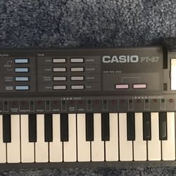 Keyboard- Vintage Casio PT-87 Mini Keyboard 