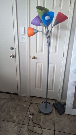 Floor lamp comes with bulbs located in Mesa Main & Gilbert rd