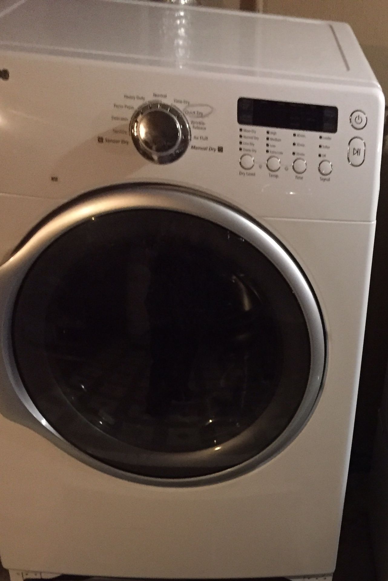 Samsung washer front loader white I have no idea what’s wrong with it is for sale