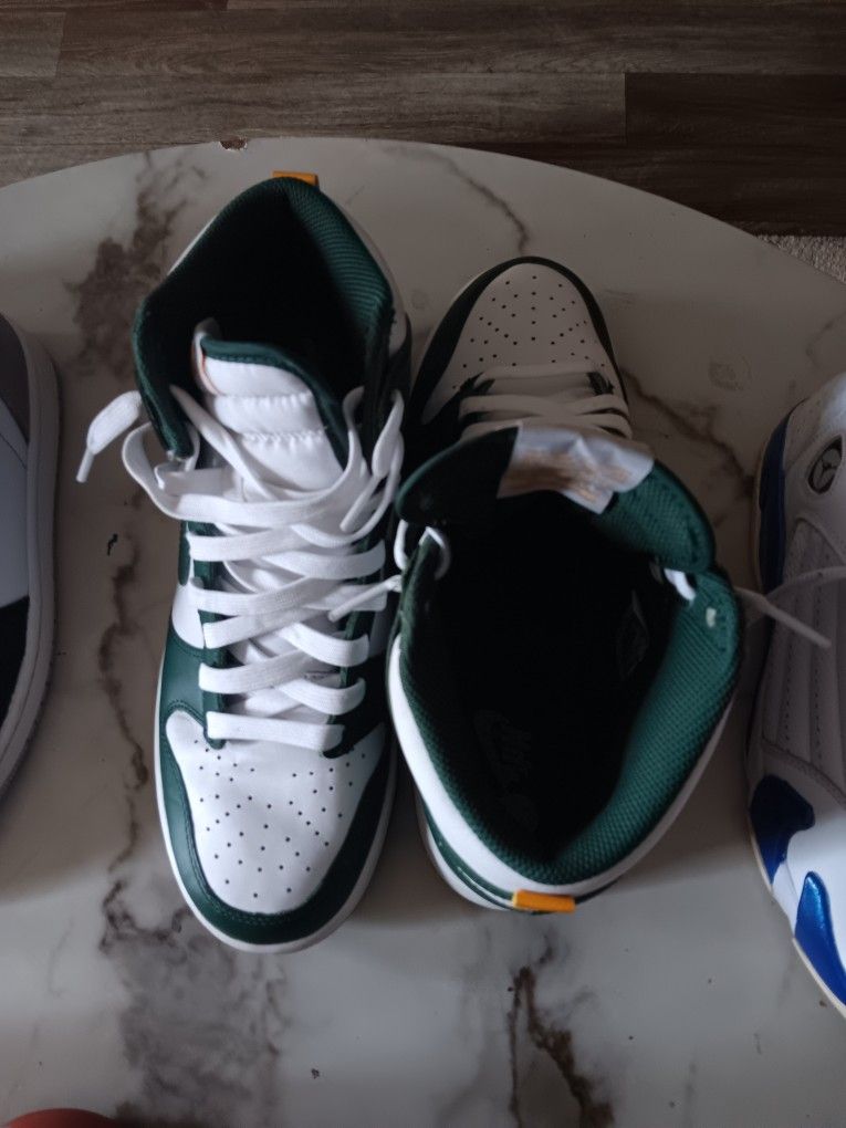 🟢 Nike Dunk High SP "Spartan Green" | Men's Size 8 | Clean Condition
Price: $80 (Cash Only, OBO - or best offer) NOW -$70