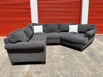 Havertys Sectional (Delivery Available)