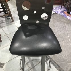 2 bar stools $19 each