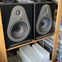 Speakers Monitor