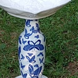 Beautiful Blue And White Ceramic Butterfly Birdbath Buy 2 Or 3 Get Free Solar Fountain 😊