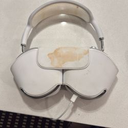 Broken AirPod Pro Max 