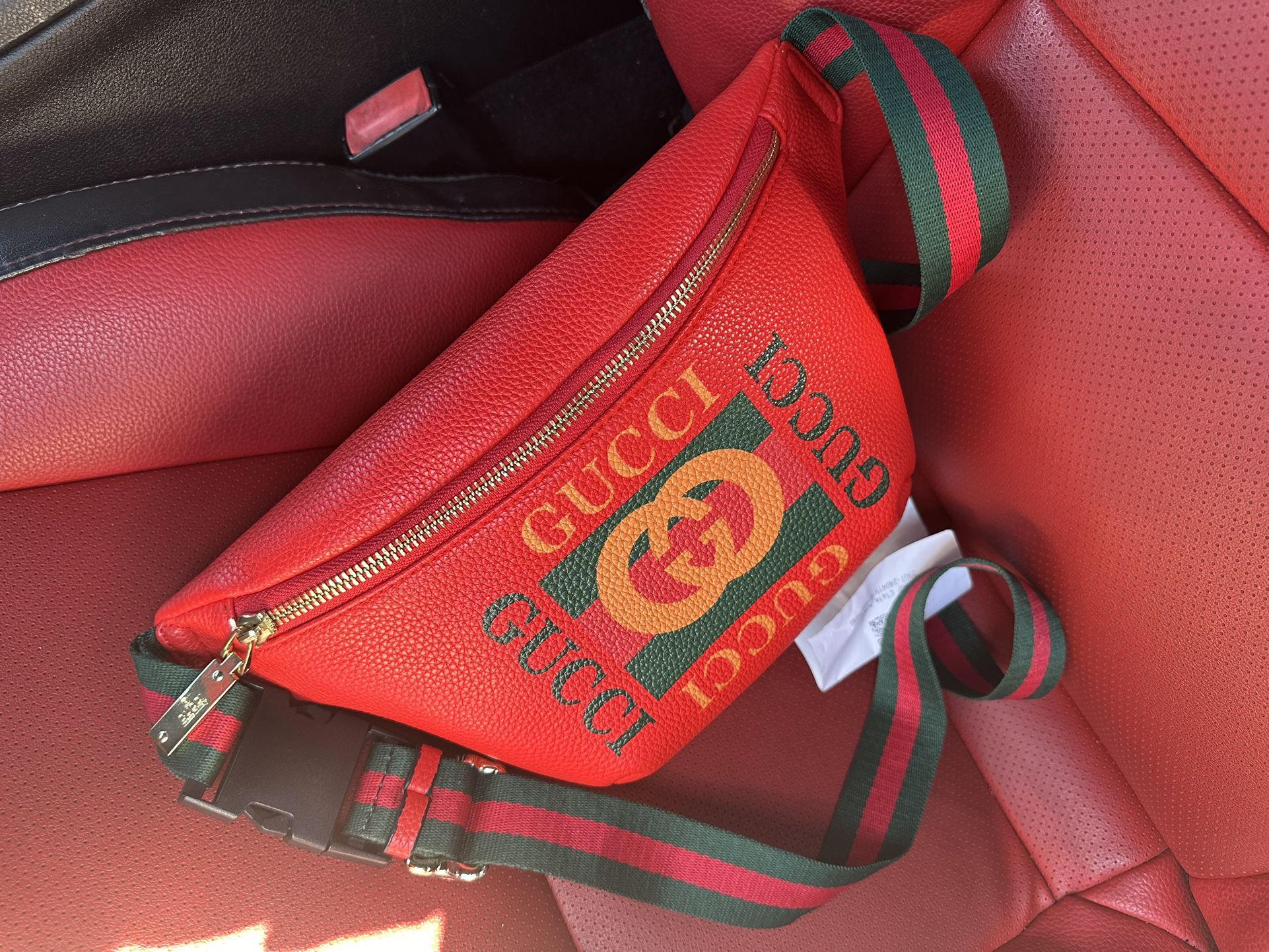 gucci bel bag use in great condition price firm Unisex I will reply txt only for the address bag only available nothing else 