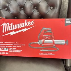Milwaukee Cordless Grease Gun