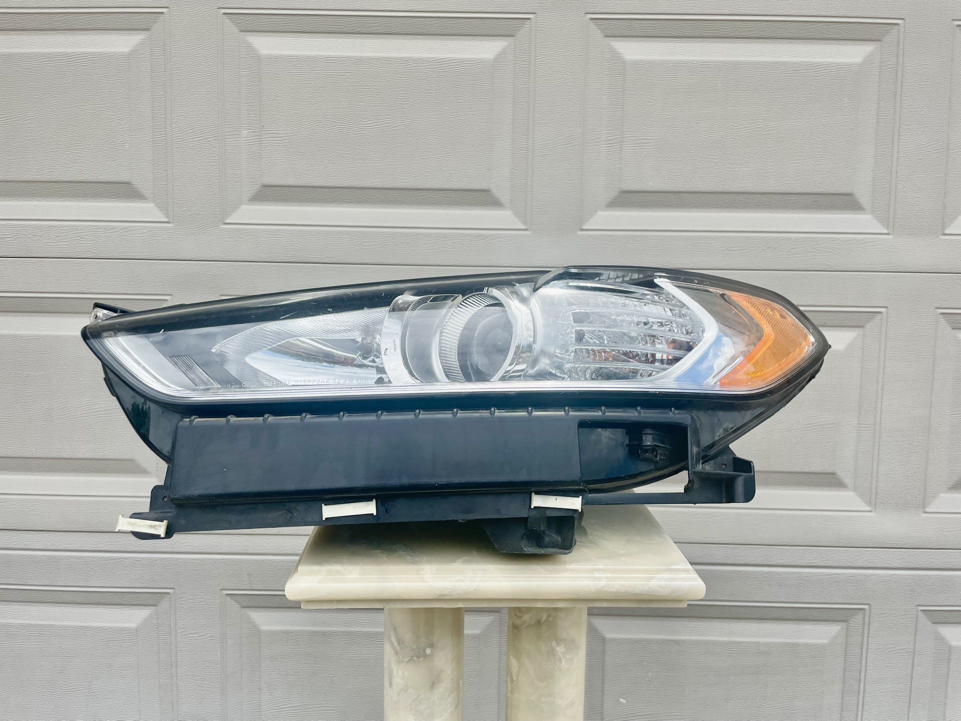 2014 Ford Fusion Titanium Hybrid Driver Side Headlight – OEM – Excellent Condition