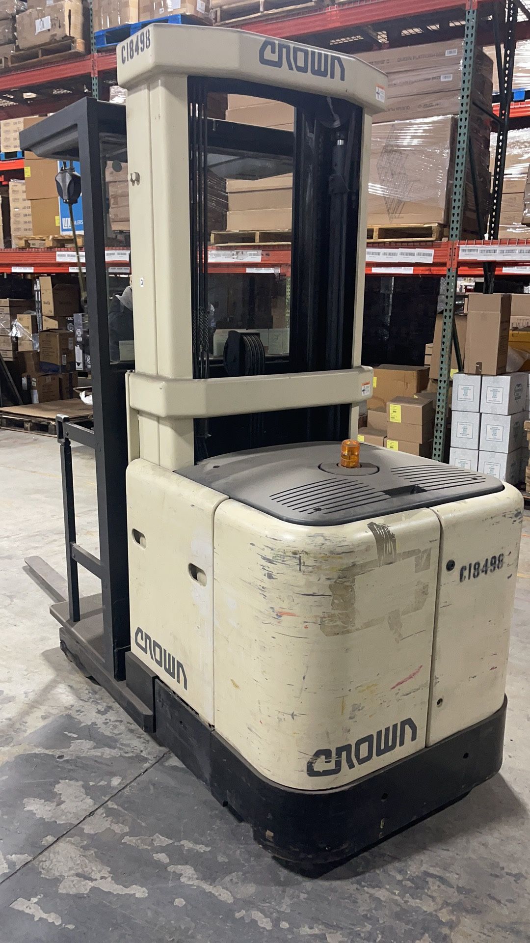 Crown order picker forklift Low Hour