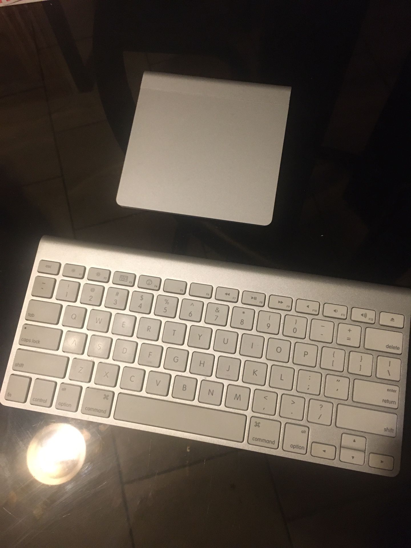 Wireless keyboard and mouse Aple