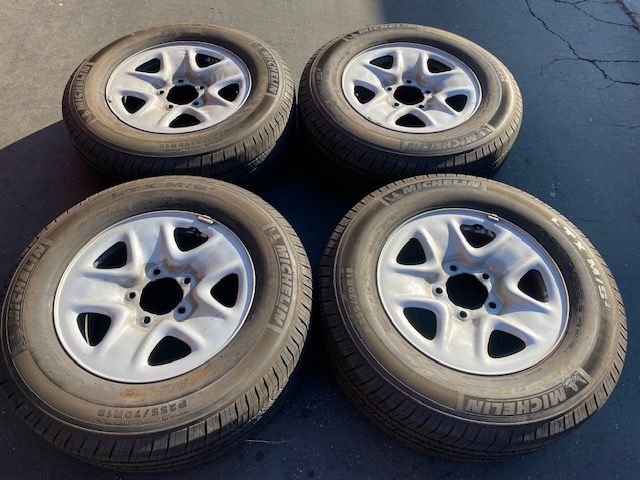 (4) 18” Toyota Tundra Wheels + 255/70R18 Michelin - $350