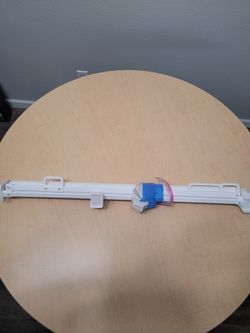 Retractable Mesh Baby Gate / Pet Gate – White – Used As-Is