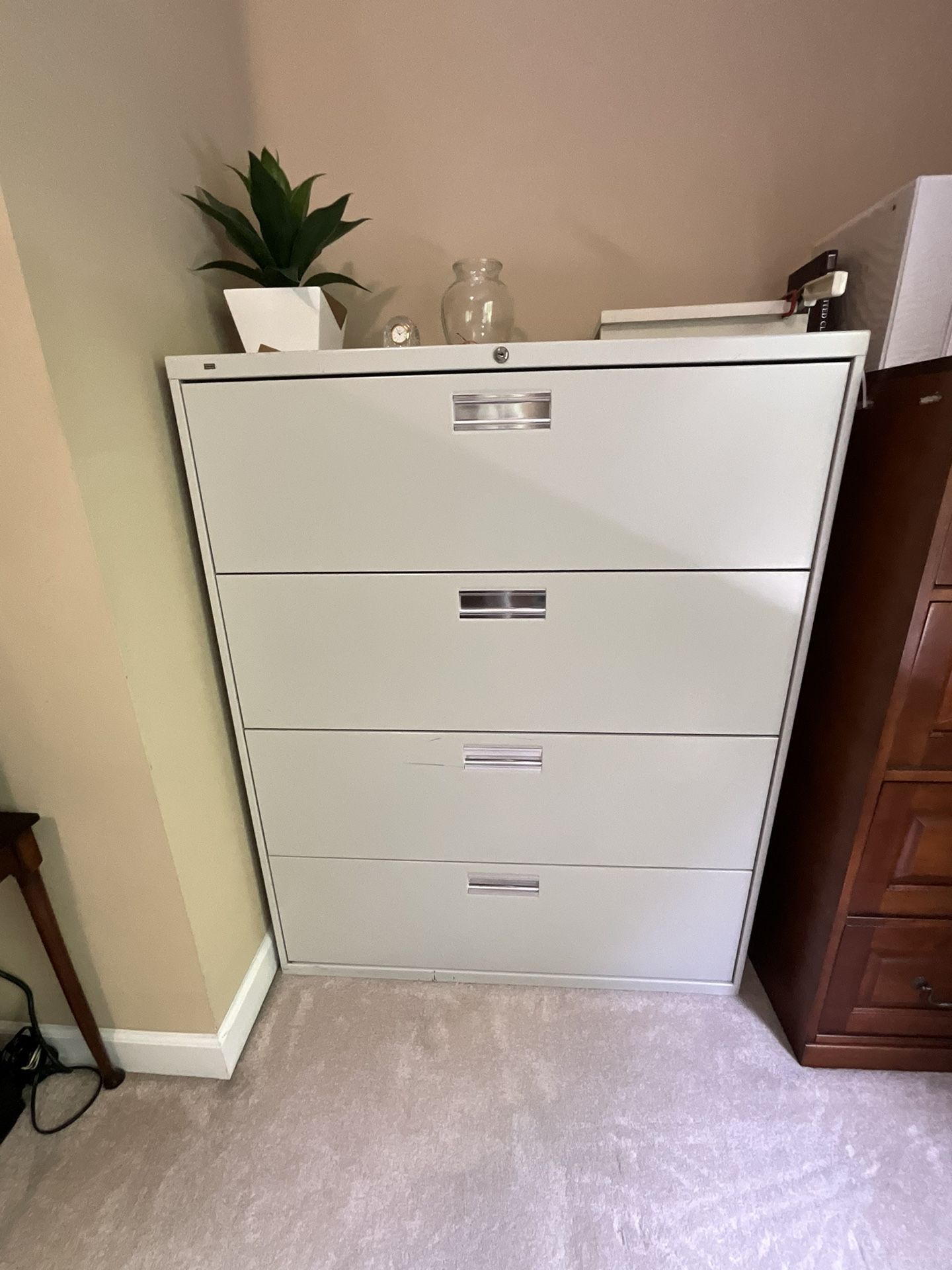 Hon Extra Wide Laterial Locking File Cabinet