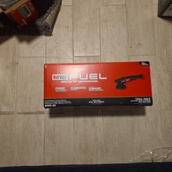 Milwaukee Fuel M18 Brushless Cordless 21mm Random Orbital Polisher