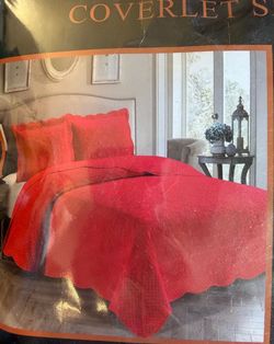 Red bedspread set