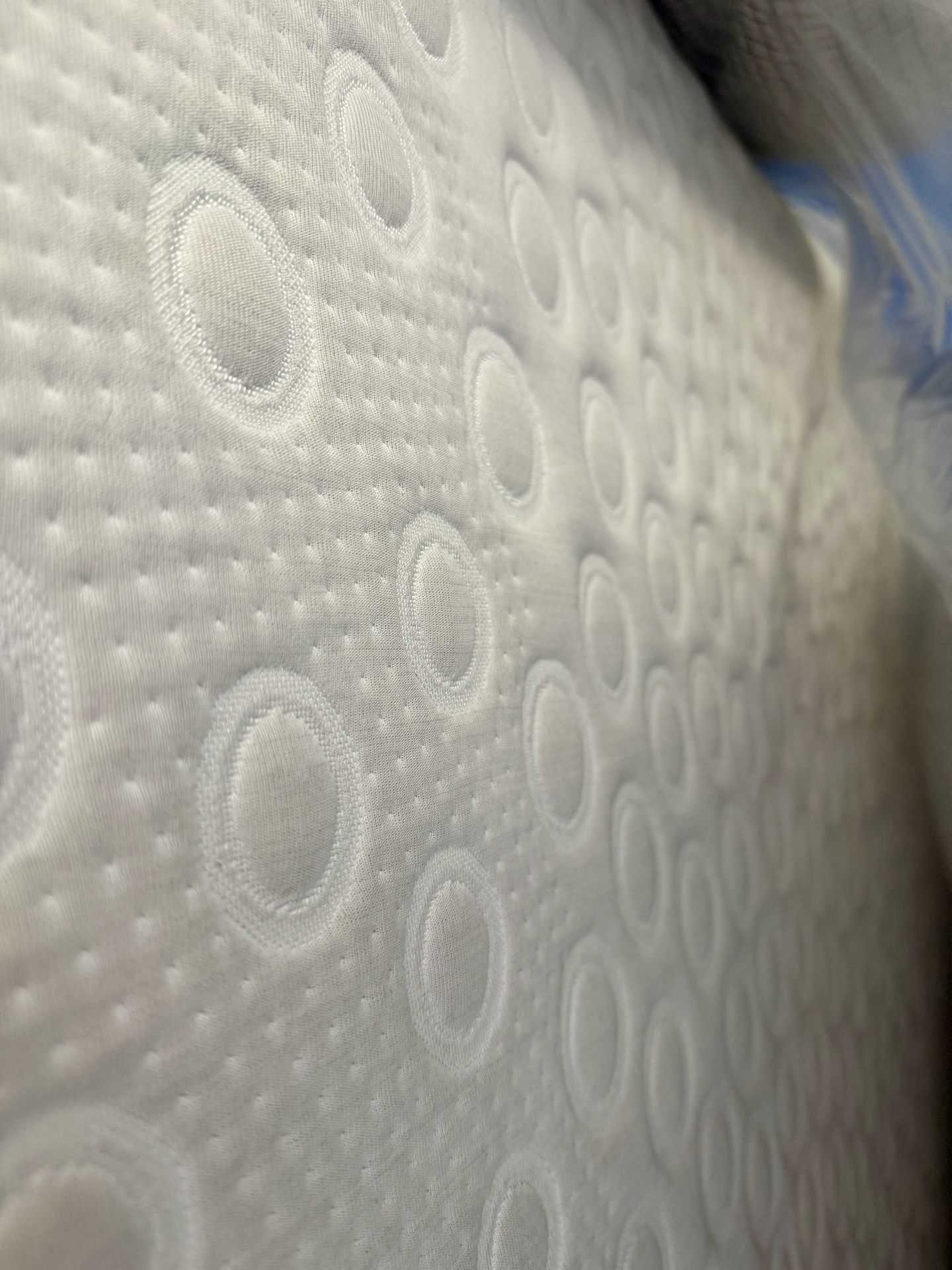 Tempur-Pedic Advanced Ergo System Matress with Air Chambers And Box Spring
