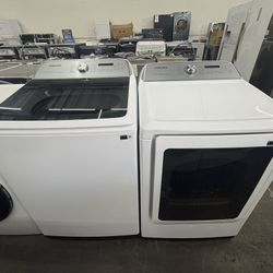 SAMSUNG 5.5 cu.ft. Smart Top Load Washer & 7.4 cu. ft. vented Gas Dryer 